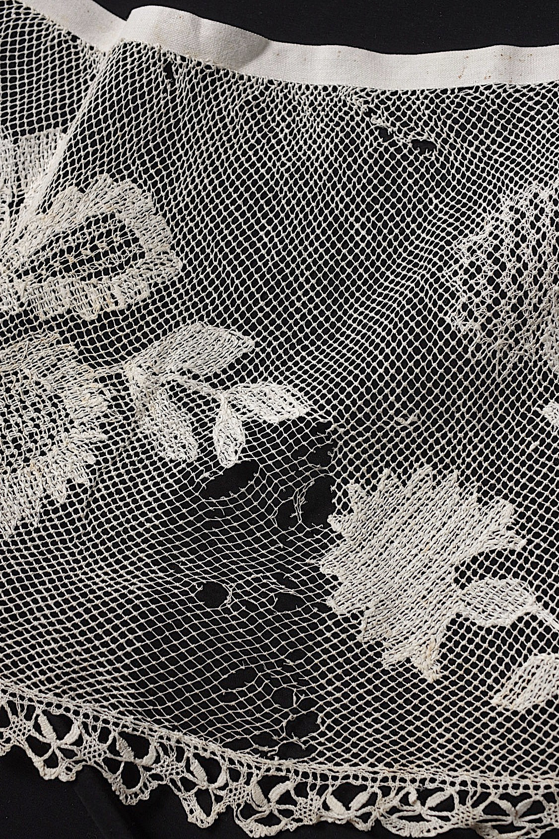 アンティークレース225cm/dentelle ancienne/antique lace .FR a l'epoque