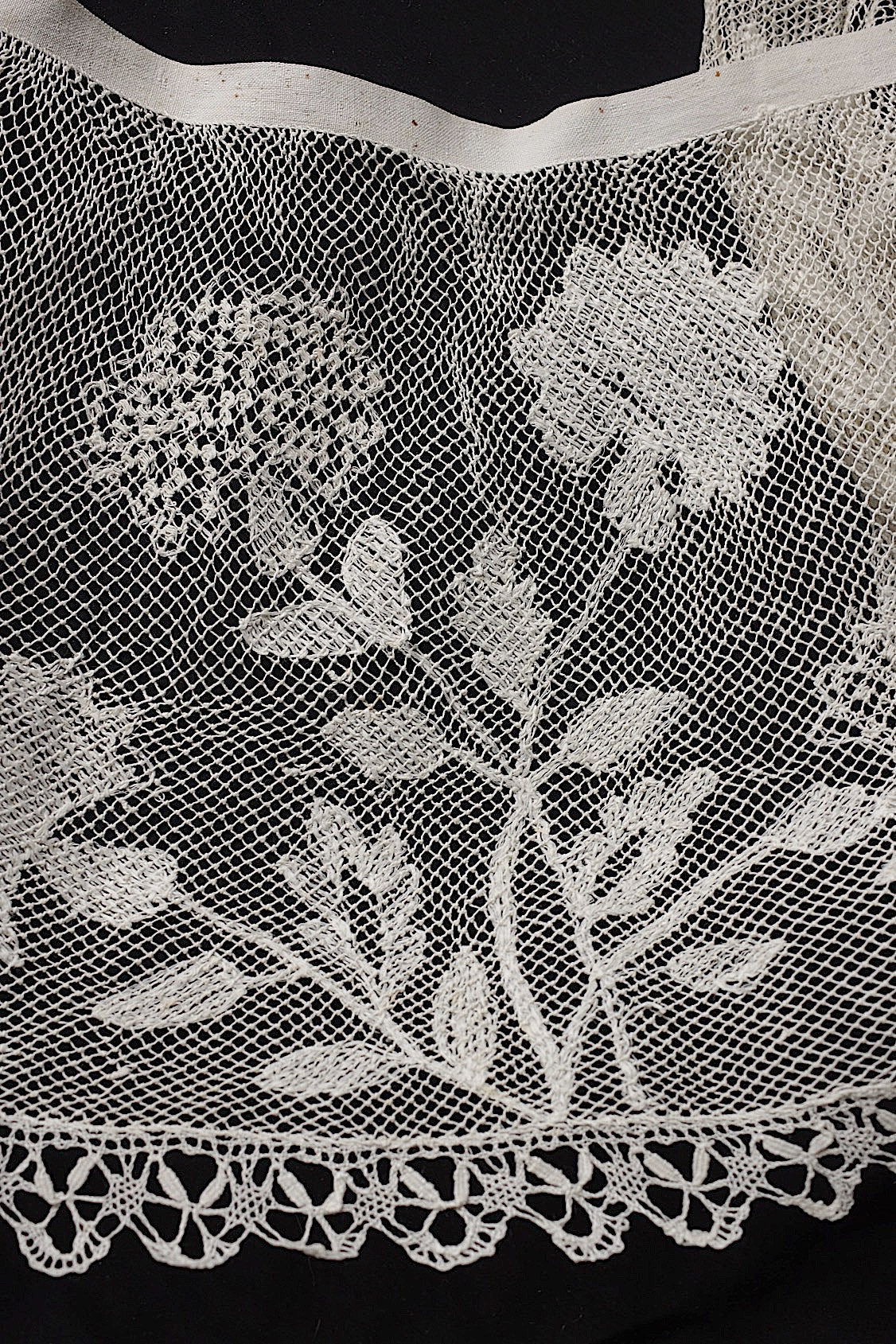 アンティークレース225cm/dentelle ancienne/antique lace .FR a l'epoque