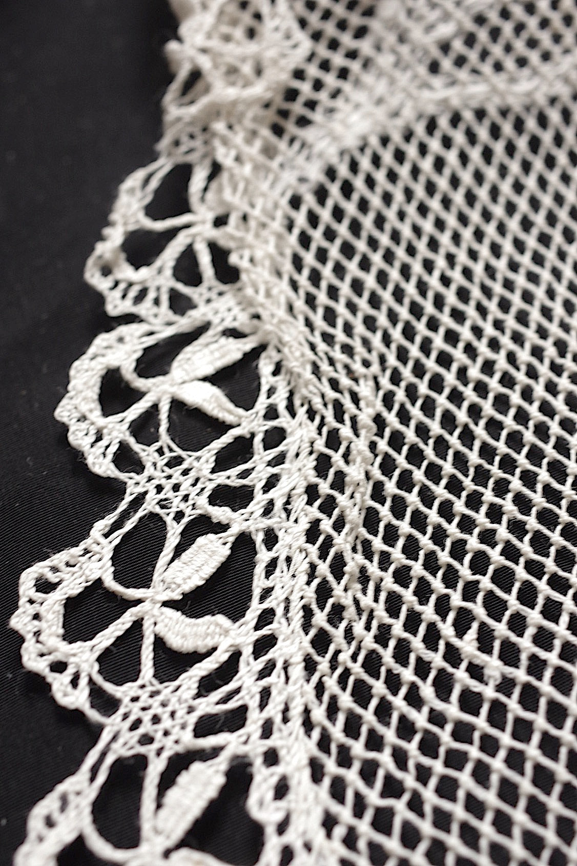 アンティークレース225cm/dentelle ancienne/antique lace .FR a l'epoque