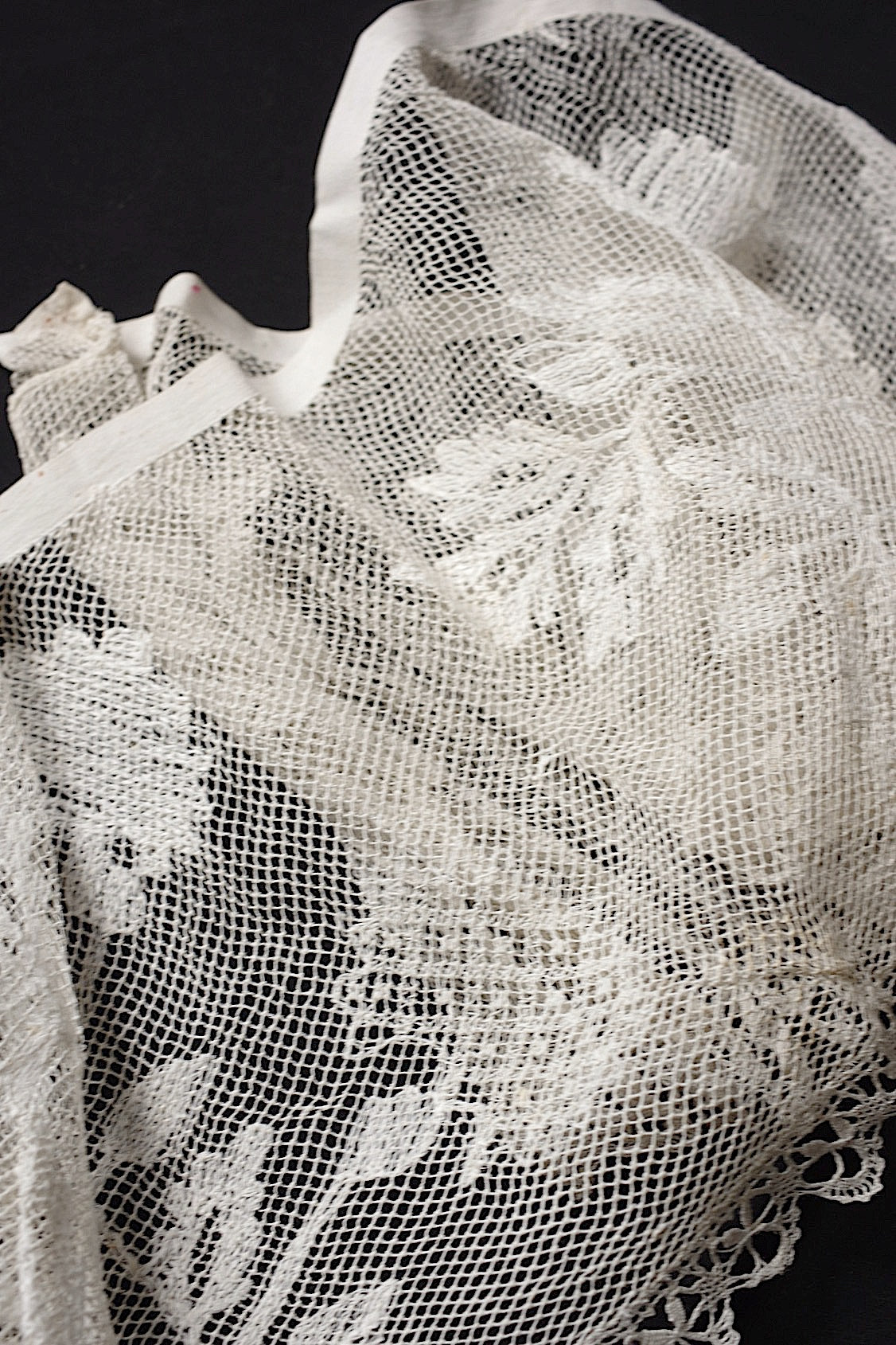 アンティークレース225cm/dentelle ancienne/antique lace .FR a l'epoque