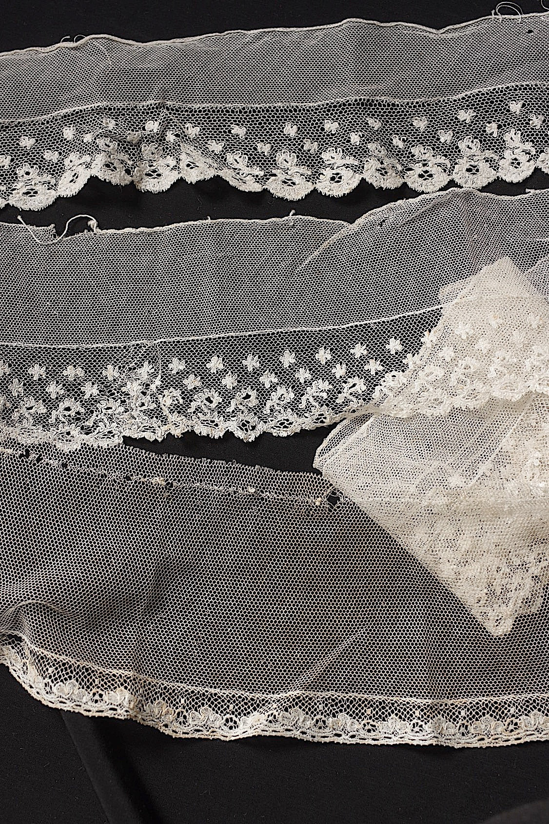 アンティークレース3種/dentelle ancienne/antique lace .FR a l'epoque