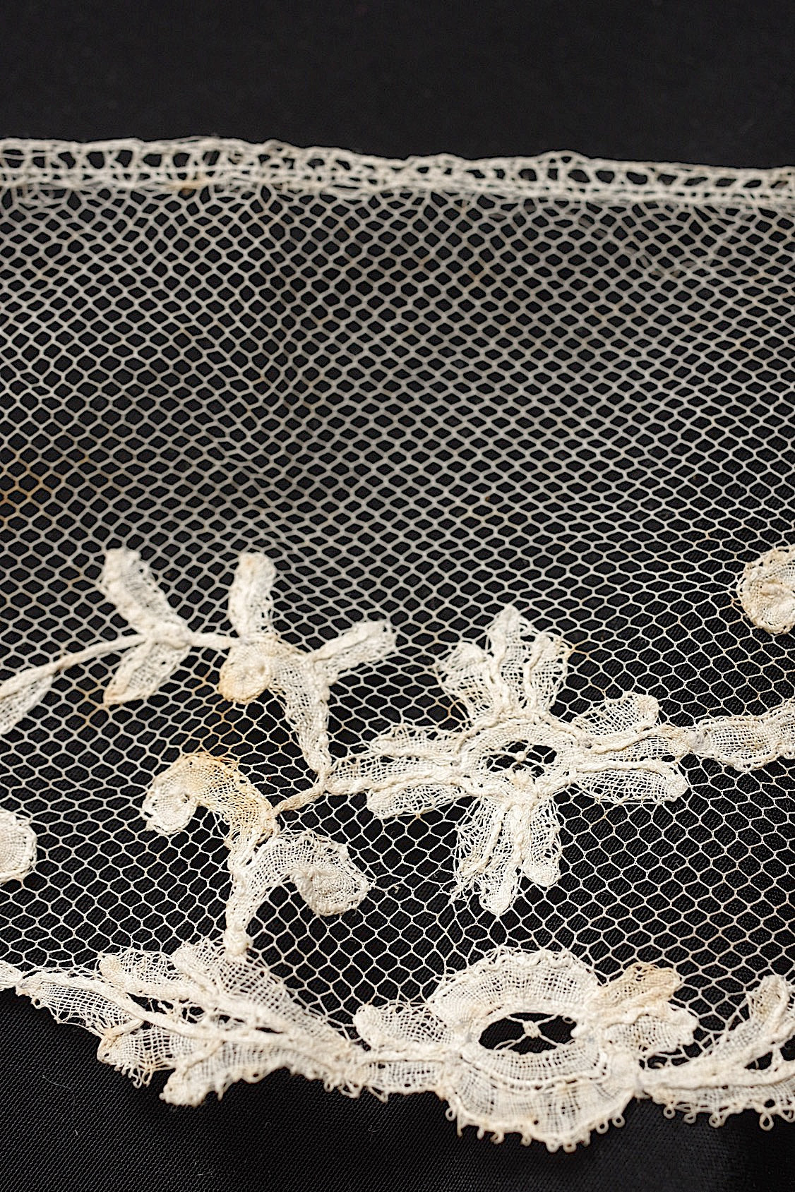 アンティークレース２種/dentelle ancienne/antique lace .FR a l'epoque
