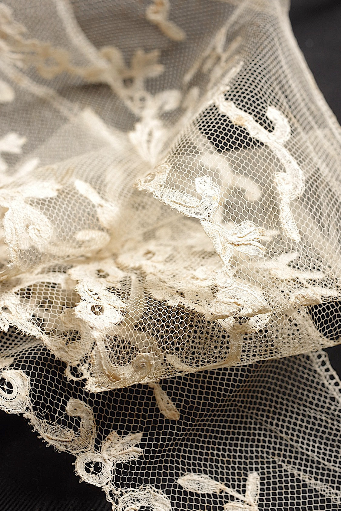 アンティークレース２種/dentelle ancienne/antique lace .FR a l'epoque