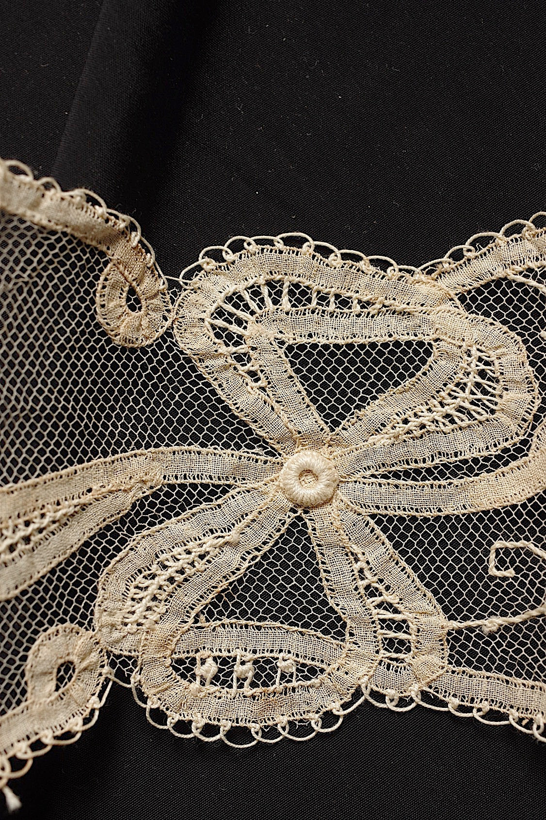 アンティークレース２種/dentelle ancienne/antique lace .FR a l'epoque