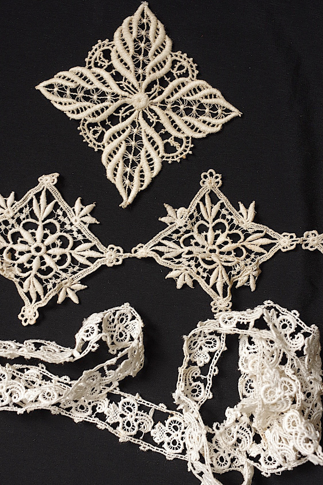 アンティークレース２種/dentelle ancienne/antique lace .FR a l'epoque