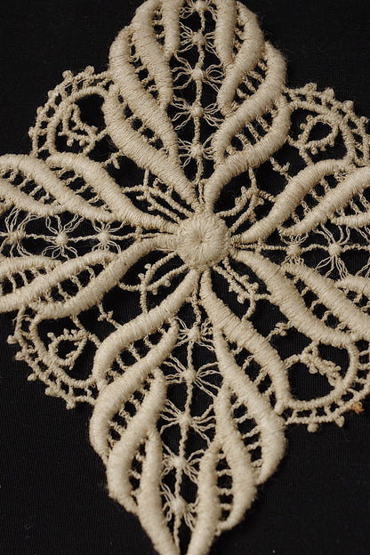 アンティークレース２種/dentelle ancienne/antique lace .FR a l'epoque