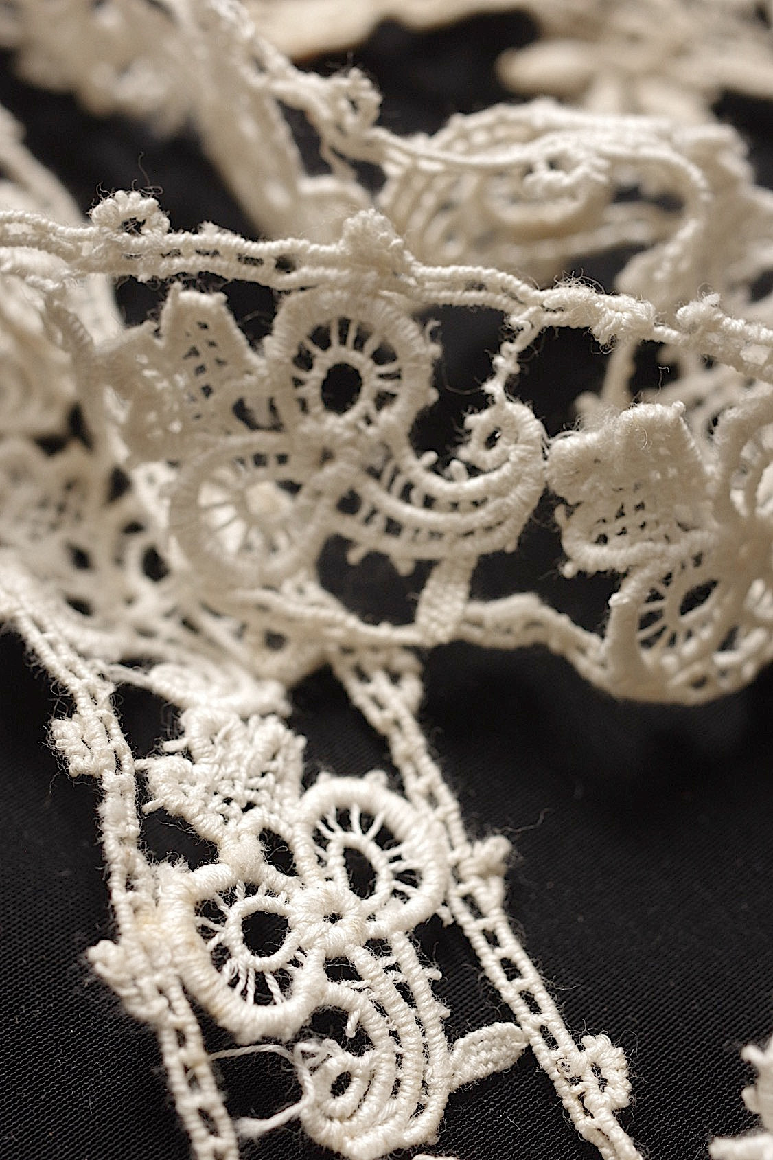 アンティークレース２種/dentelle ancienne/antique lace .FR a l'epoque