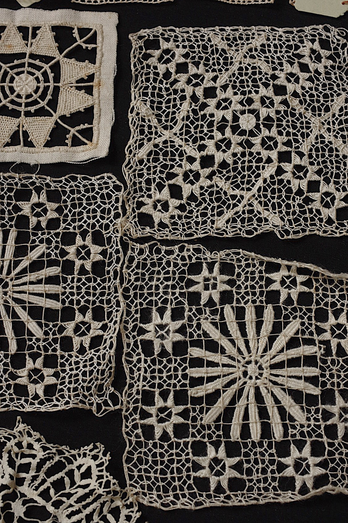 アンティークレースモチーフ33個/dentelle ancienne/antique lace .FR a l'epoque