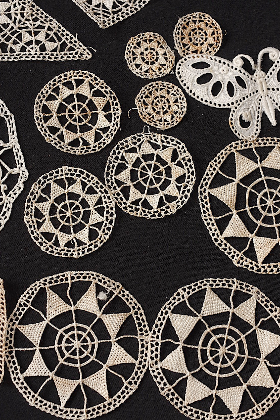 アンティークレースモチーフ33個/dentelle ancienne/antique lace .FR a l'epoque