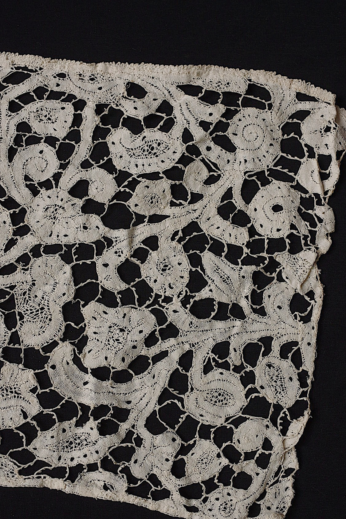 アンティークレースミラネーズ/dentelle ancienne/antique lace .FR a l'epoque