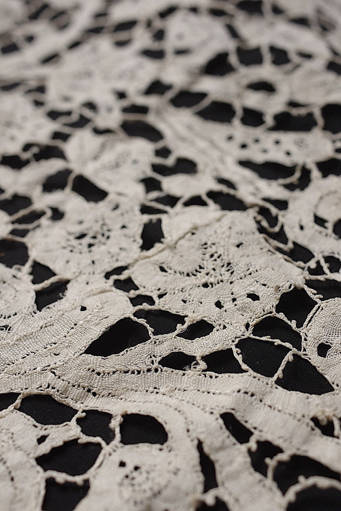 アンティークレースミラネーズ/dentelle ancienne/antique lace .FR a l'epoque