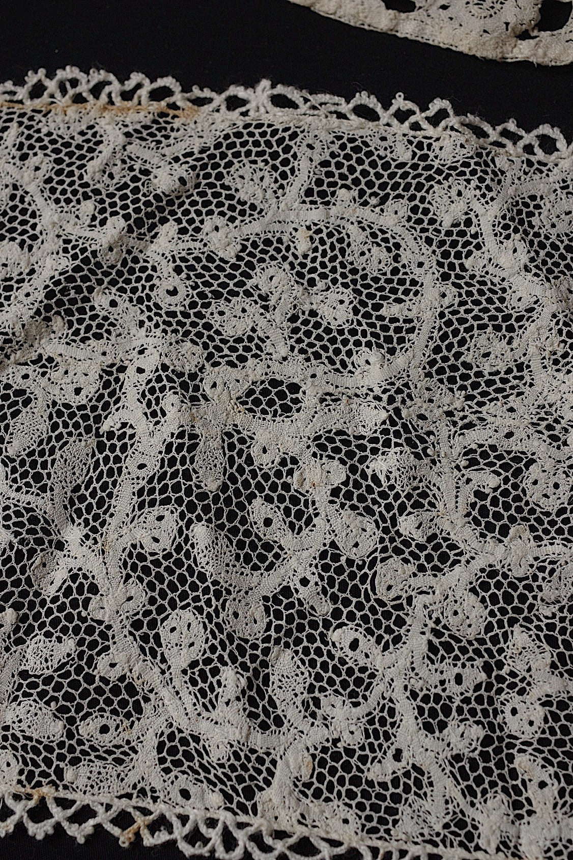 アンティークレースミラネーズ/dentelle ancienne/antique lace .FR a l'epoque