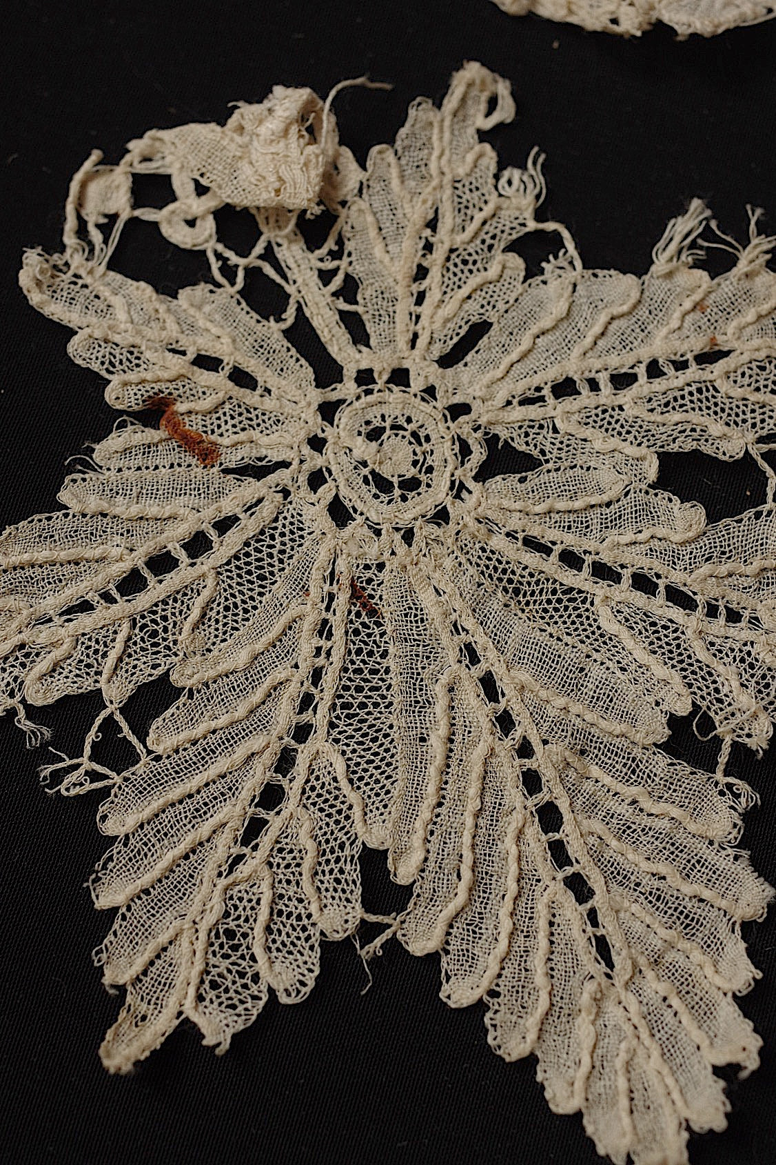 アンティークレース　ホニトン２種/dentelle ancienne/antique lace .FR a l'epoque