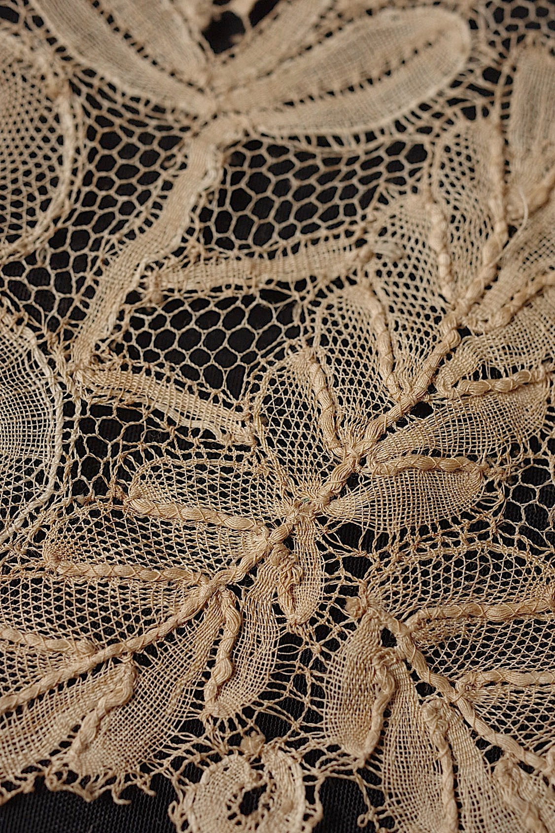 アンティークレース　ホニトン２種/dentelle ancienne/antique lace .FR a l'epoque