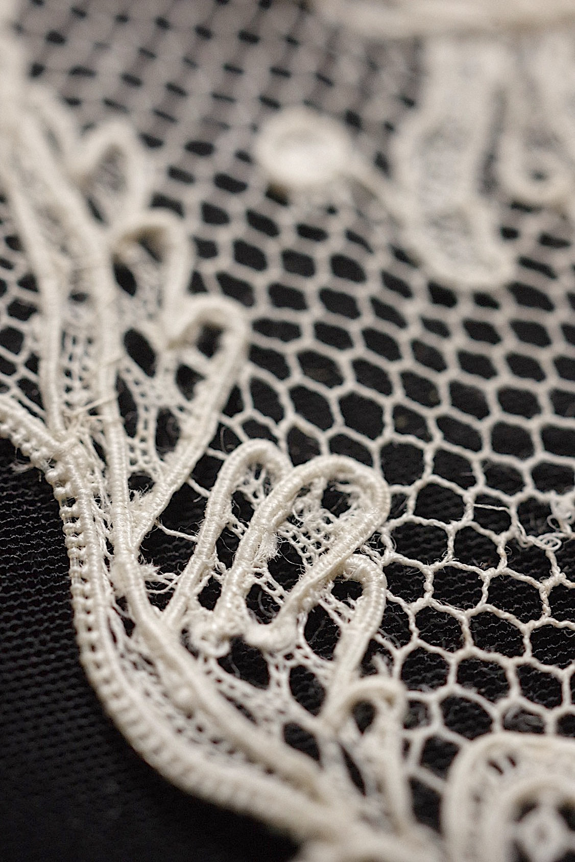 アンティークレースアランソン/dentelle ancienne/antique lace .FR a l'epoque