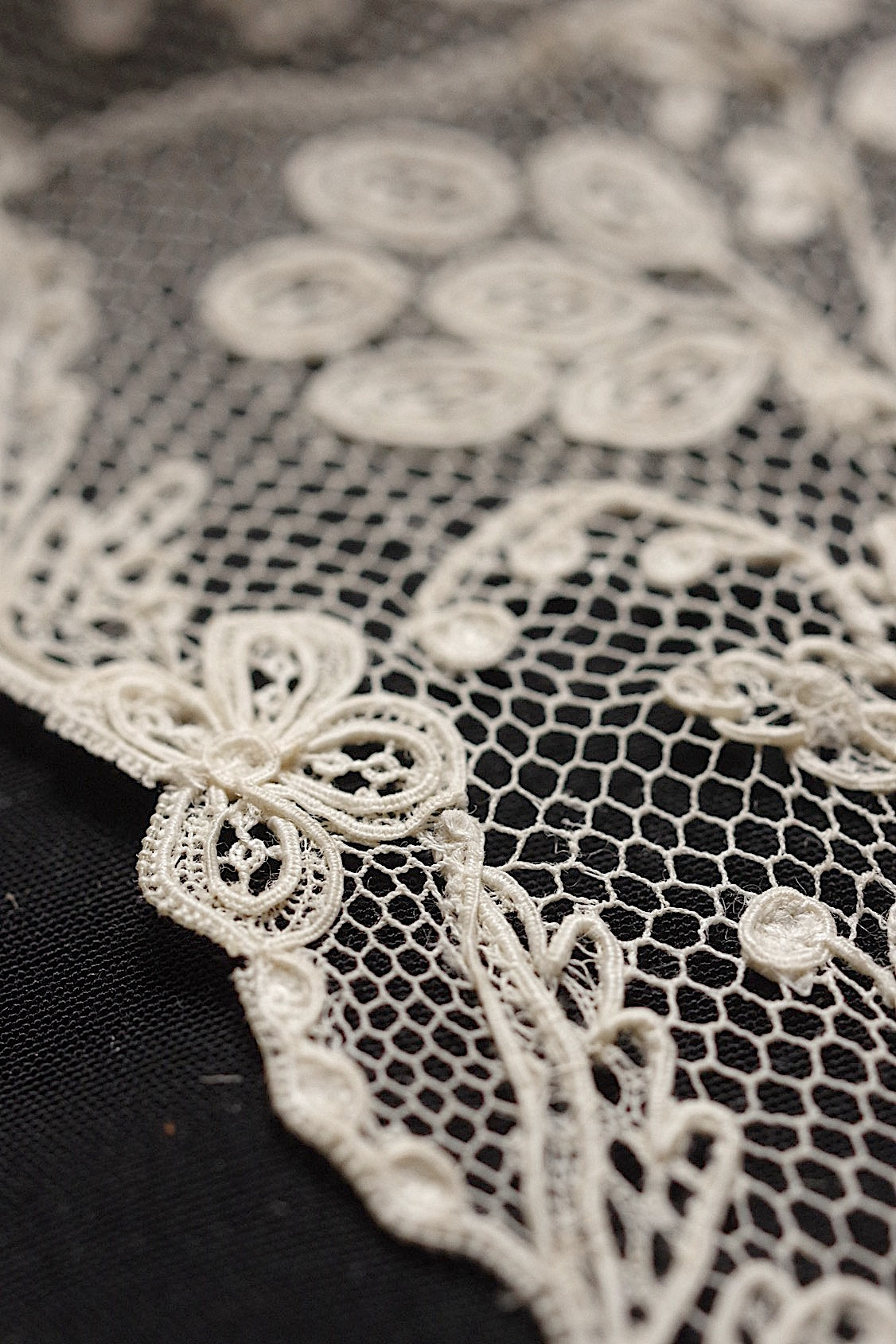 アンティークレースアランソン/dentelle ancienne/antique lace .FR a l'epoque