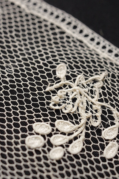 アンティークレースアランソン/dentelle ancienne/antique lace .FR a l'epoque