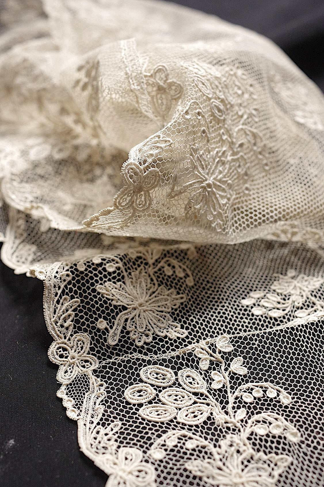 アンティークレースアランソン/dentelle ancienne/antique lace .FR a l'epoque