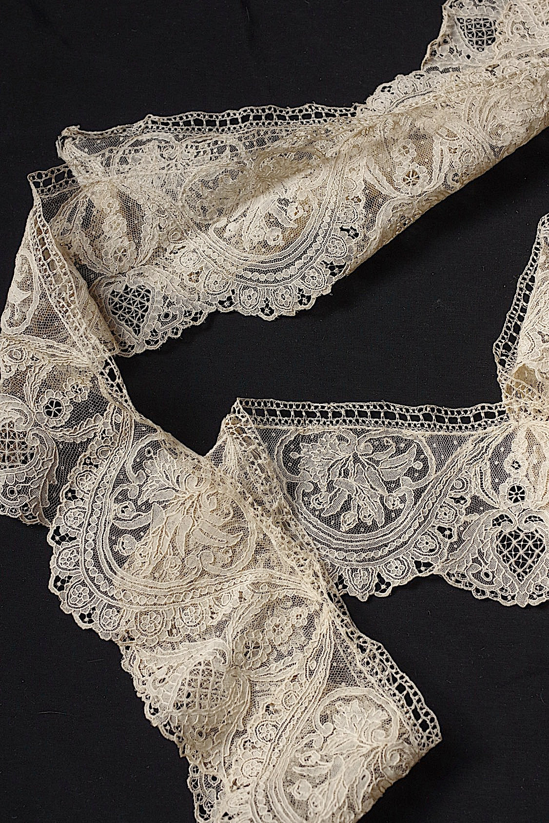 アンティークレースブリュクセル/dentelle ancienne/antique lace .FR a l'epoque