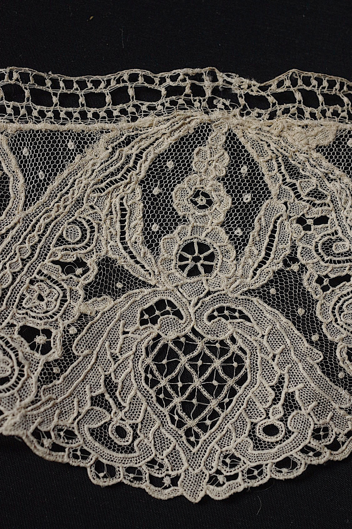 アンティークレースブリュクセル/dentelle ancienne/antique lace .FR a l'epoque