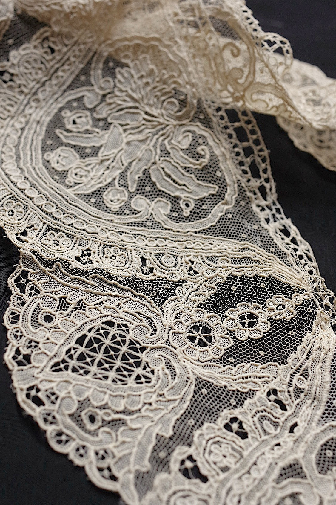 アンティークレースブリュクセル/dentelle ancienne/antique lace .FR a l'epoque