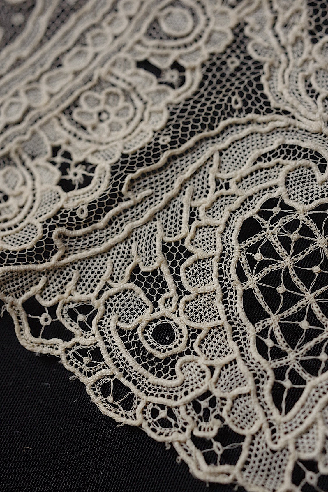 アンティークレースブリュクセル/dentelle ancienne/antique lace .FR a l'epoque