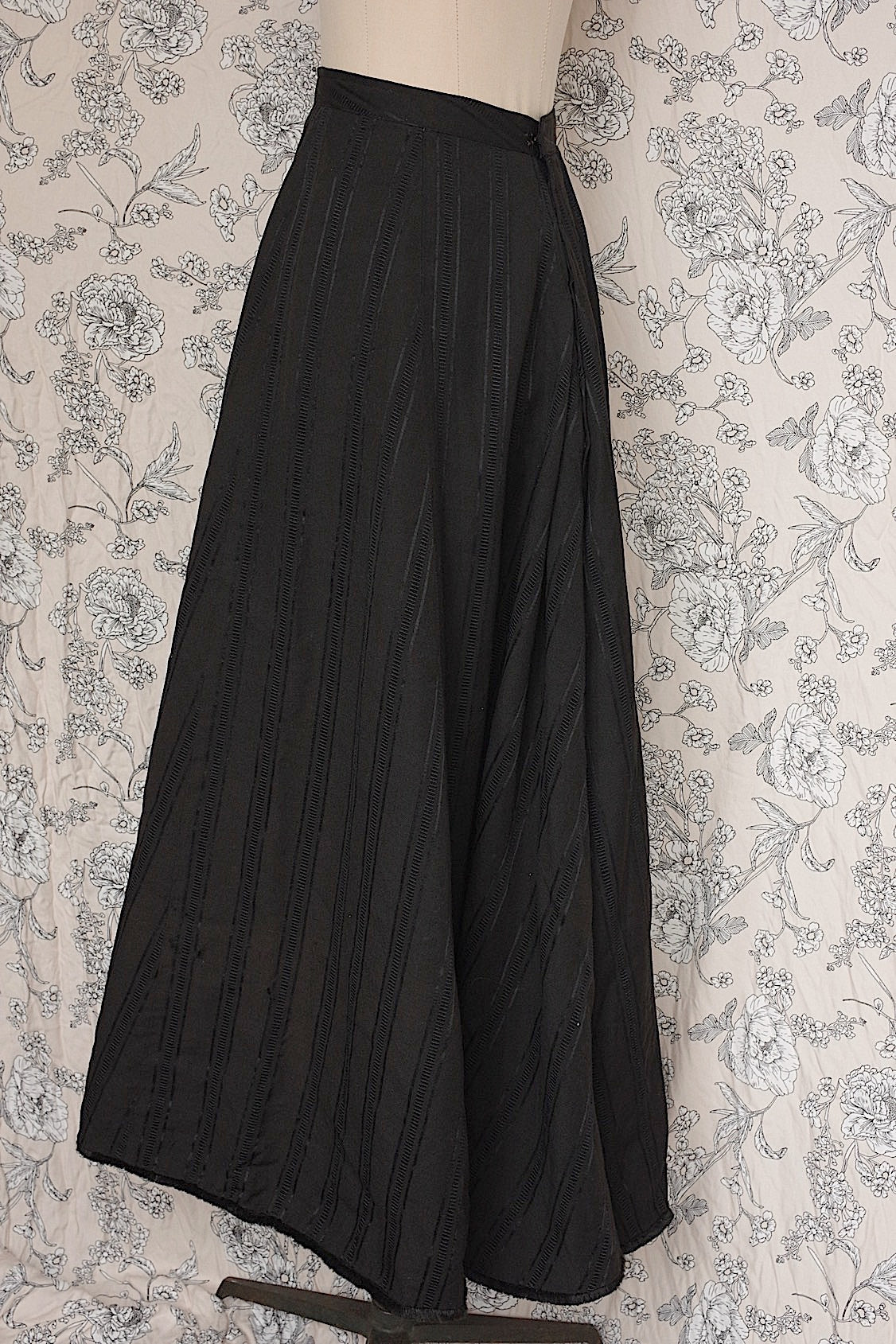 アンティークスカート/vêtement ancien/antique skirt .FR a l'epoque
