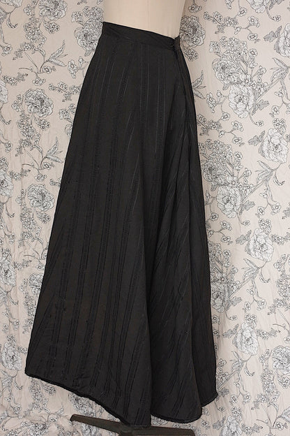 アンティークスカート/vêtement ancien/antique skirt .FR a l'epoque