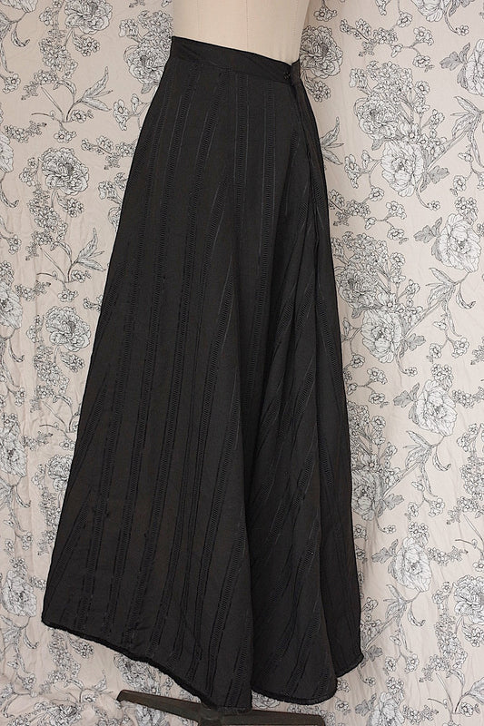 アンティークスカート/vêtement ancien/antique skirt .FR a l'epoque