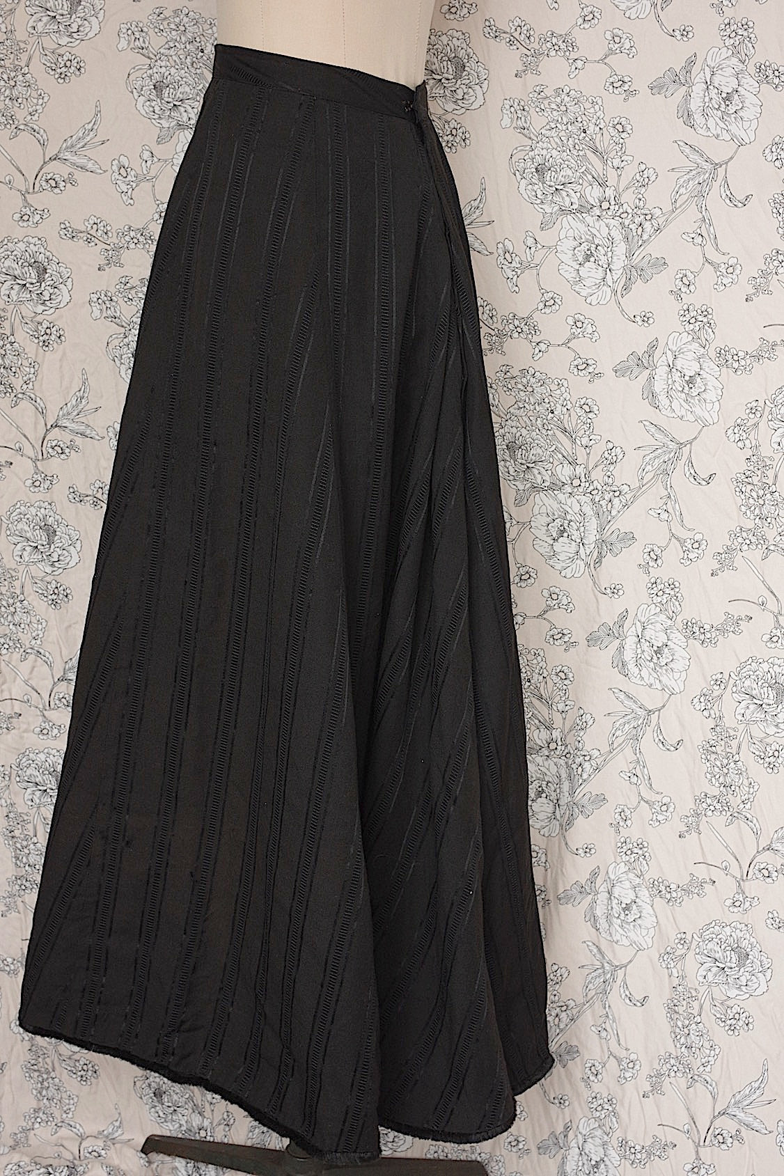 アンティークスカート/vêtement ancien/antique skirt .FR a l'epoque