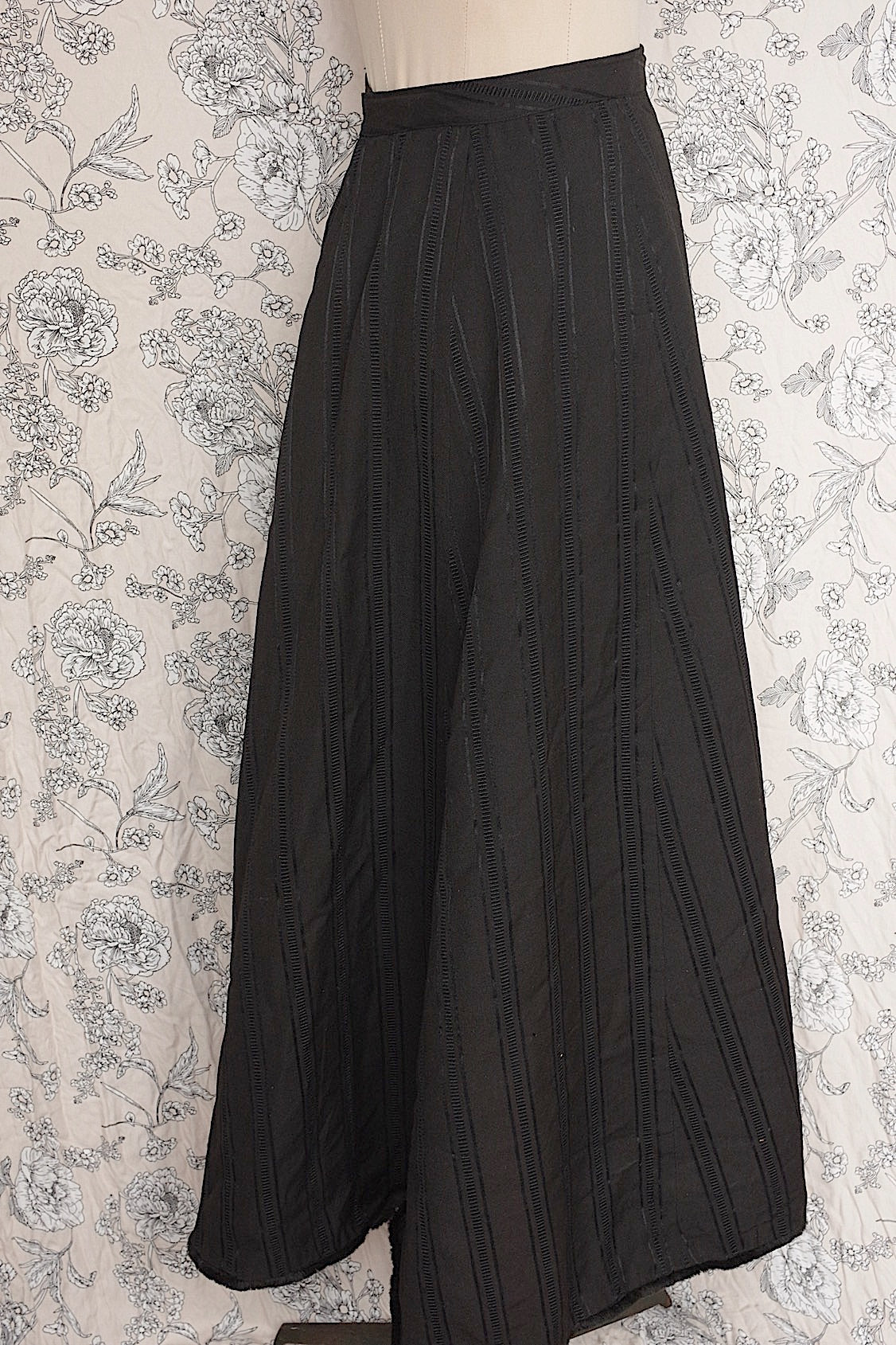 アンティークスカート/vêtement ancien/antique skirt .FR a l'epoque