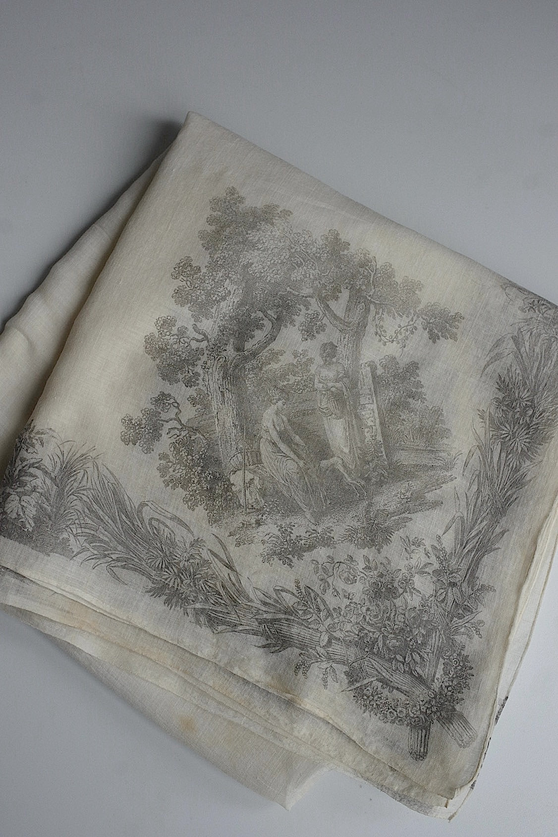 アンティークスカーフ/fichu ancien .FR a l'epoque