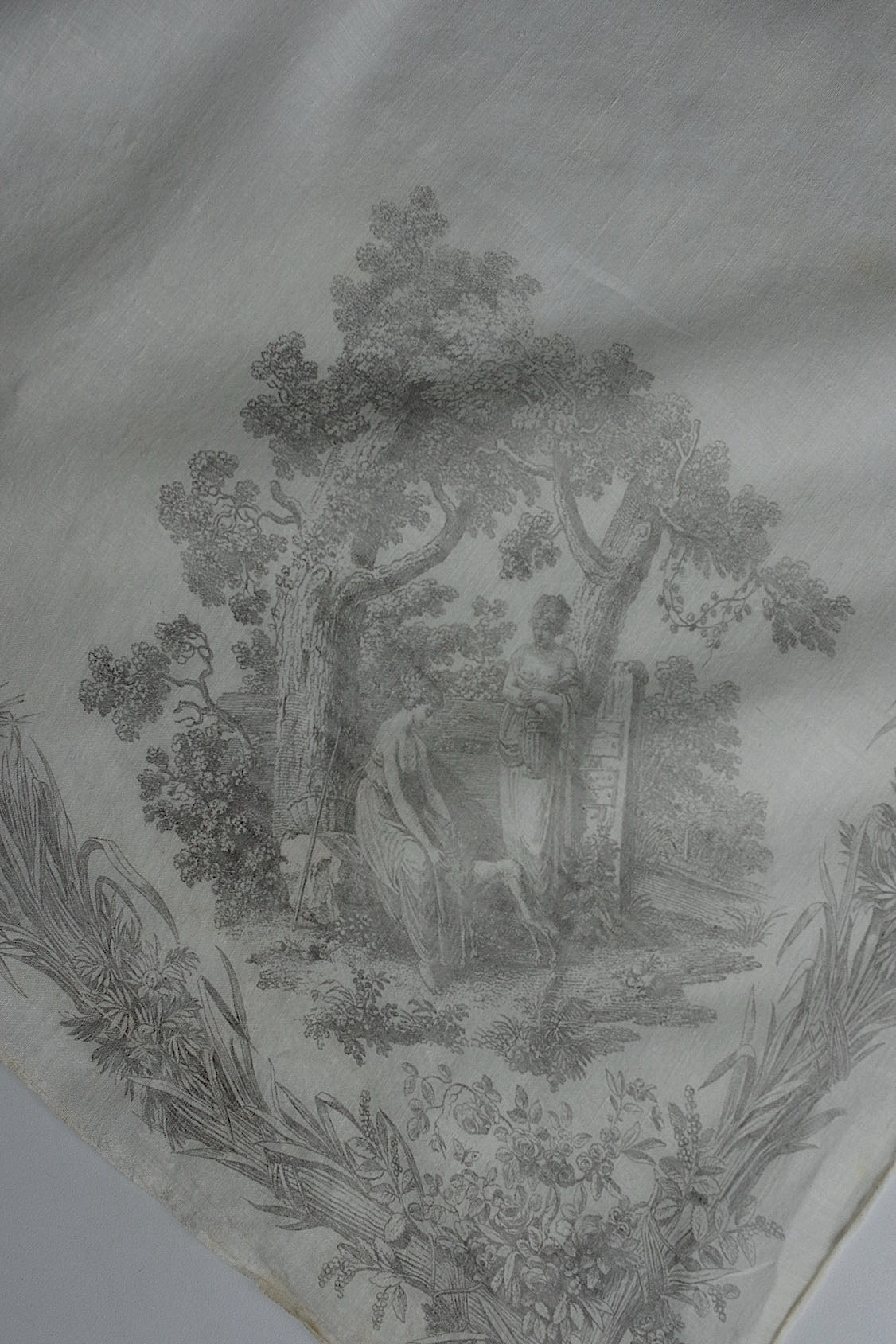 アンティークスカーフ/fichu ancien .FR a l'epoque