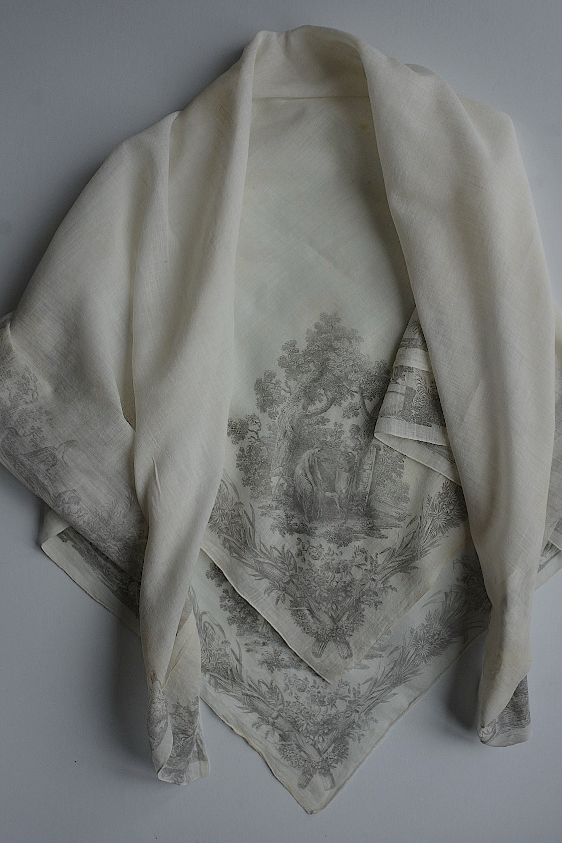 アンティークスカーフ/fichu ancien .FR a l'epoque