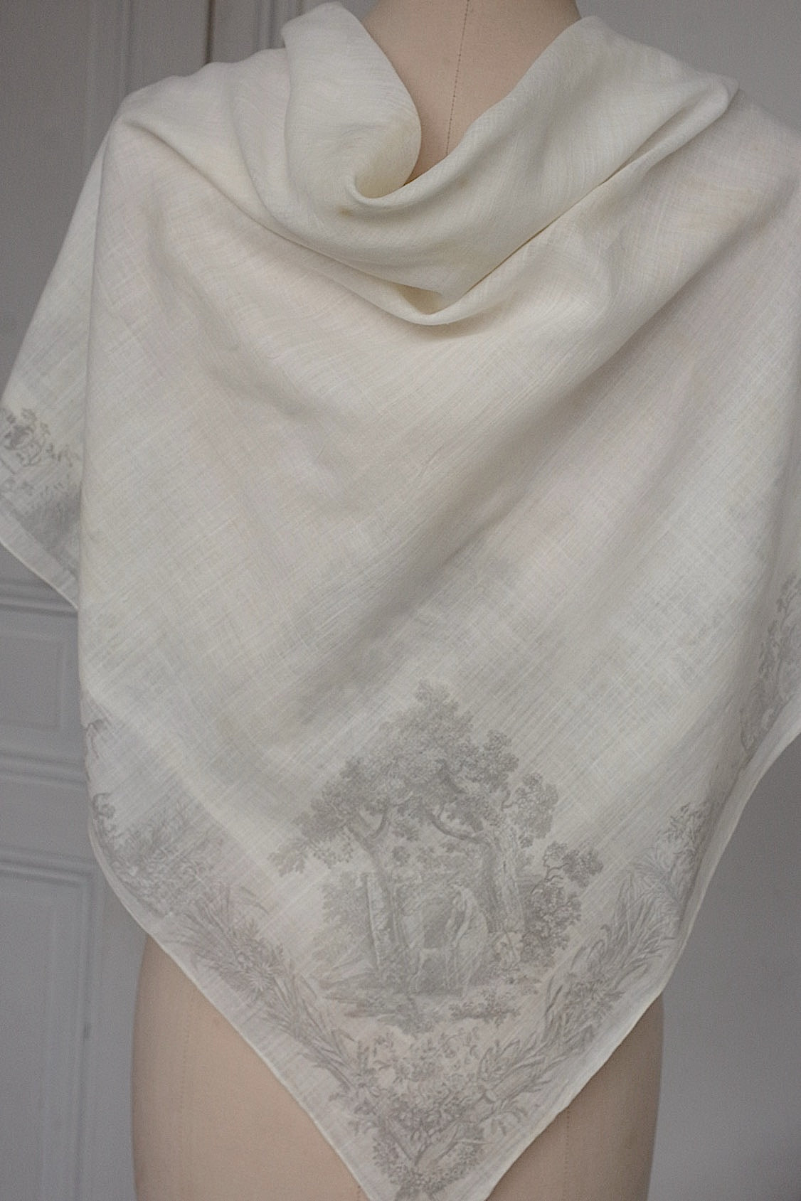 アンティークスカーフ/fichu ancien .FR a l'epoque