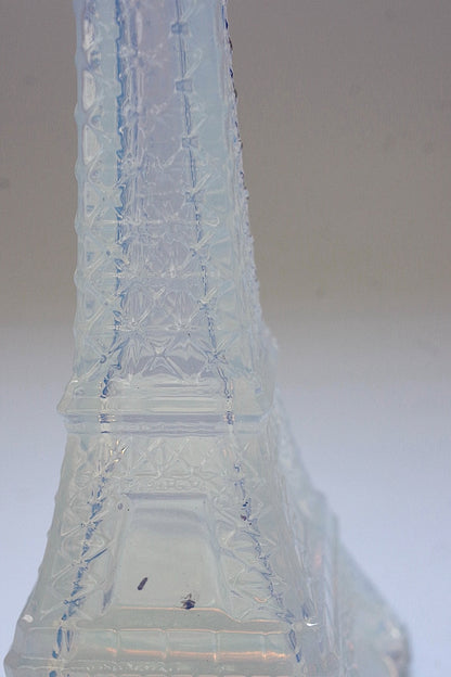 アンティークエッフェル塔/flacon opalescent,/antique .FR a l'epoque