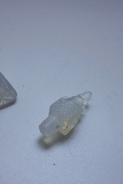 アンティークエッフェル塔/flacon opalescent,/antique .FR a l'epoque