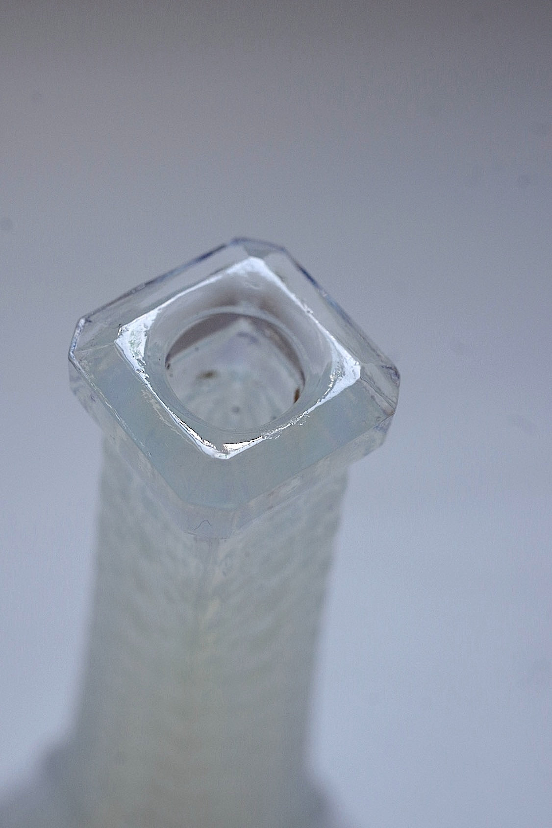 アンティークエッフェル塔/flacon opalescent,/antique .FR a l'epoque