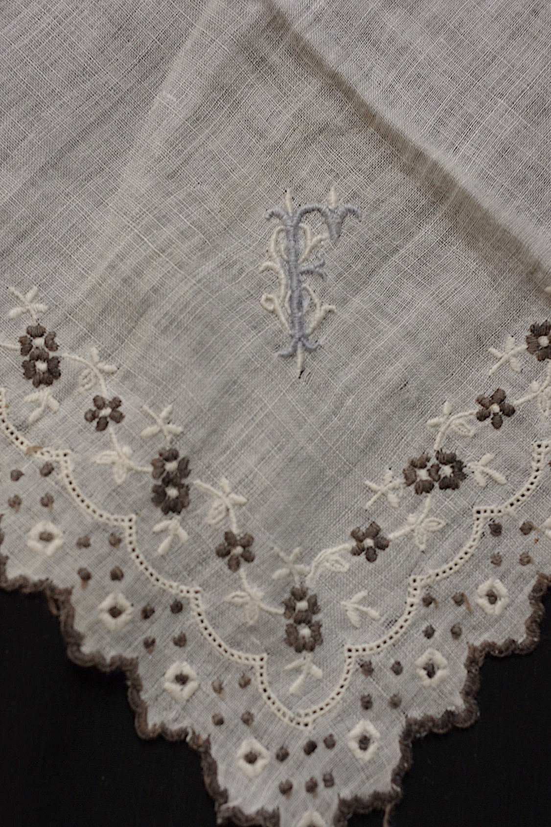 Antique handkerchief mouchoir antique