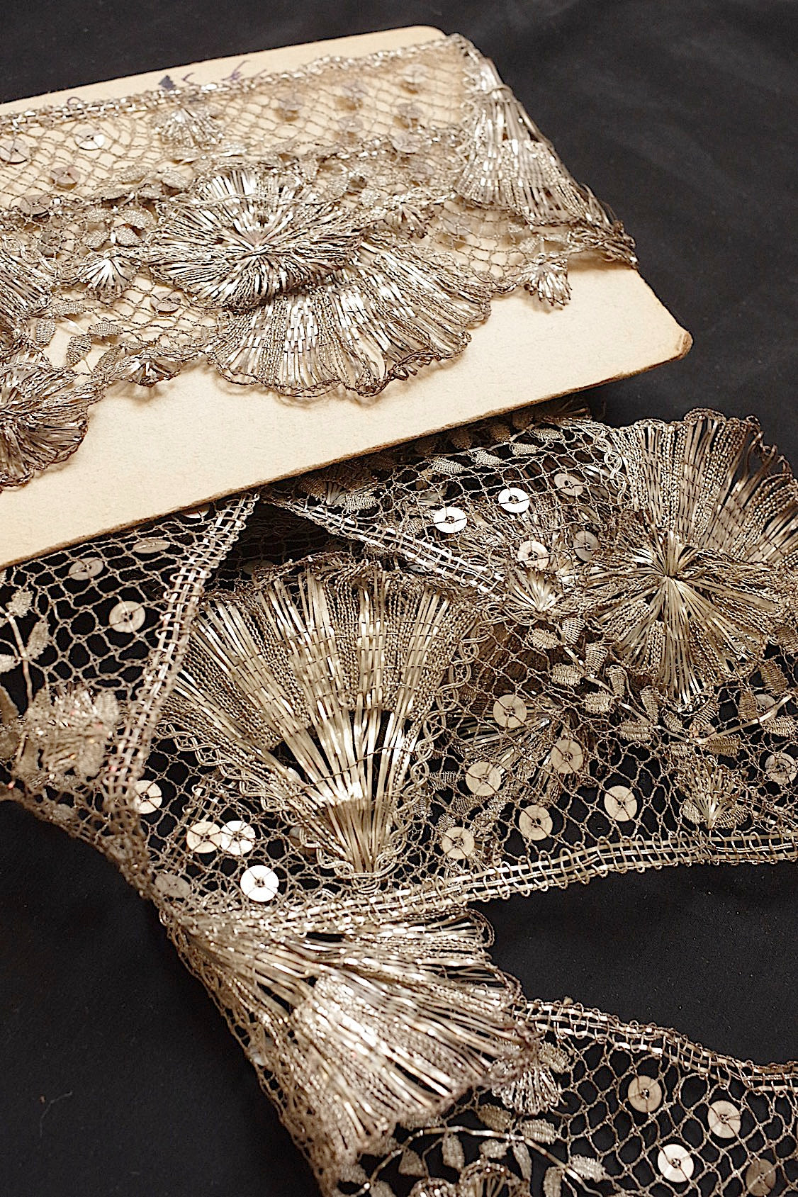 アンティークメタルレース dentelle antique lace 195cm