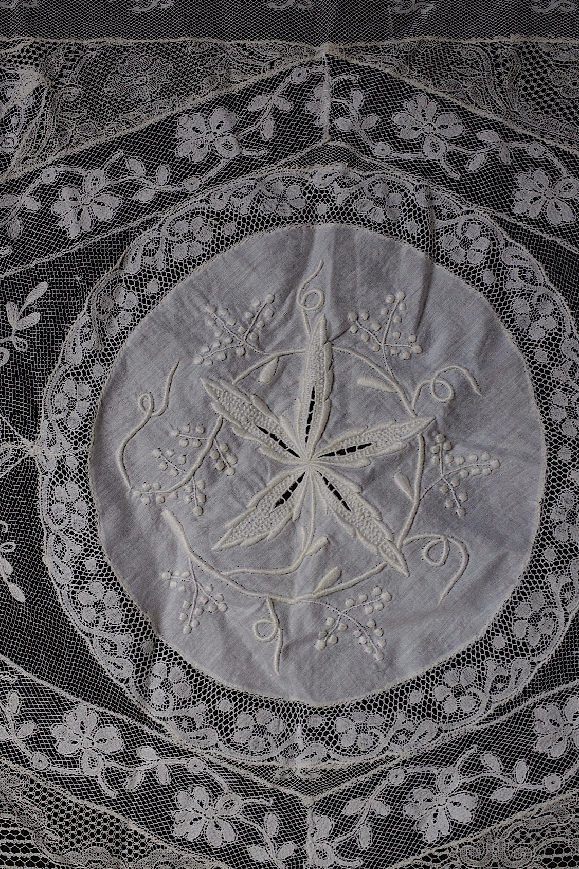 Antique lace dentelle antique lace embroidered cloth