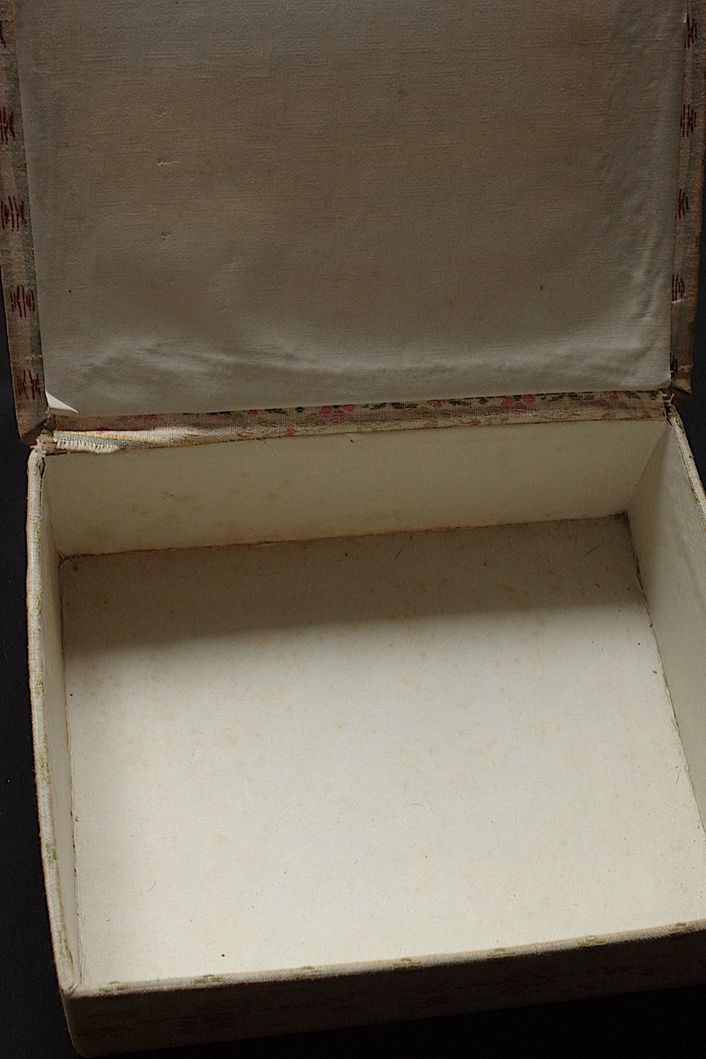 アンティークレース dentelle antique lace  箱入り１６種