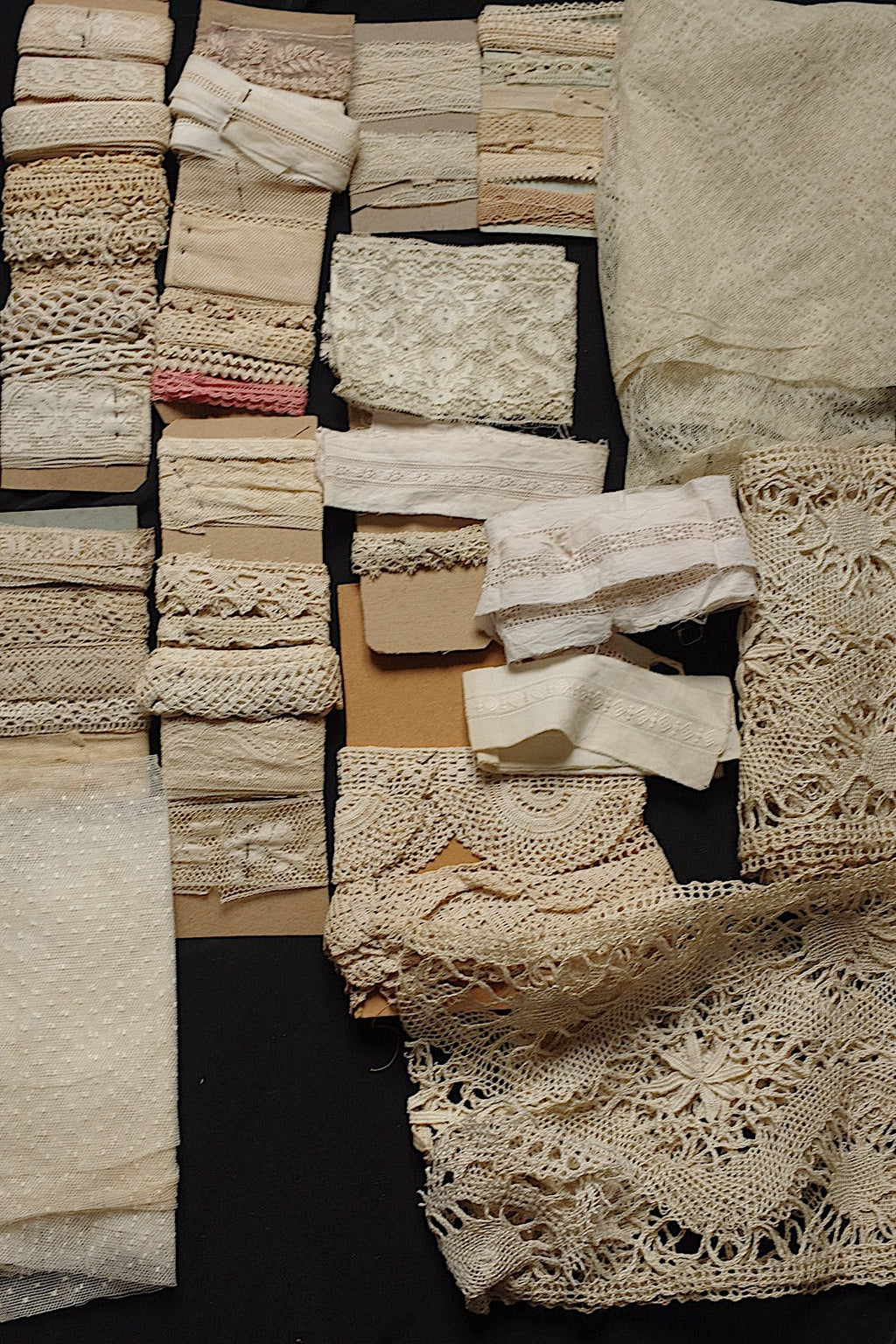 アンティークレース dentelle antique lace  箱入り１６種