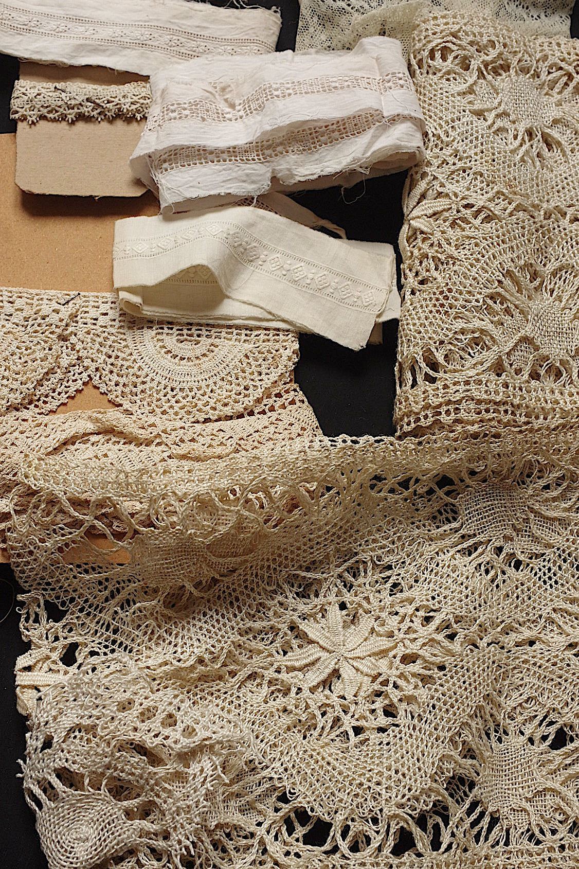 アンティークレース dentelle antique lace  箱入り１６種