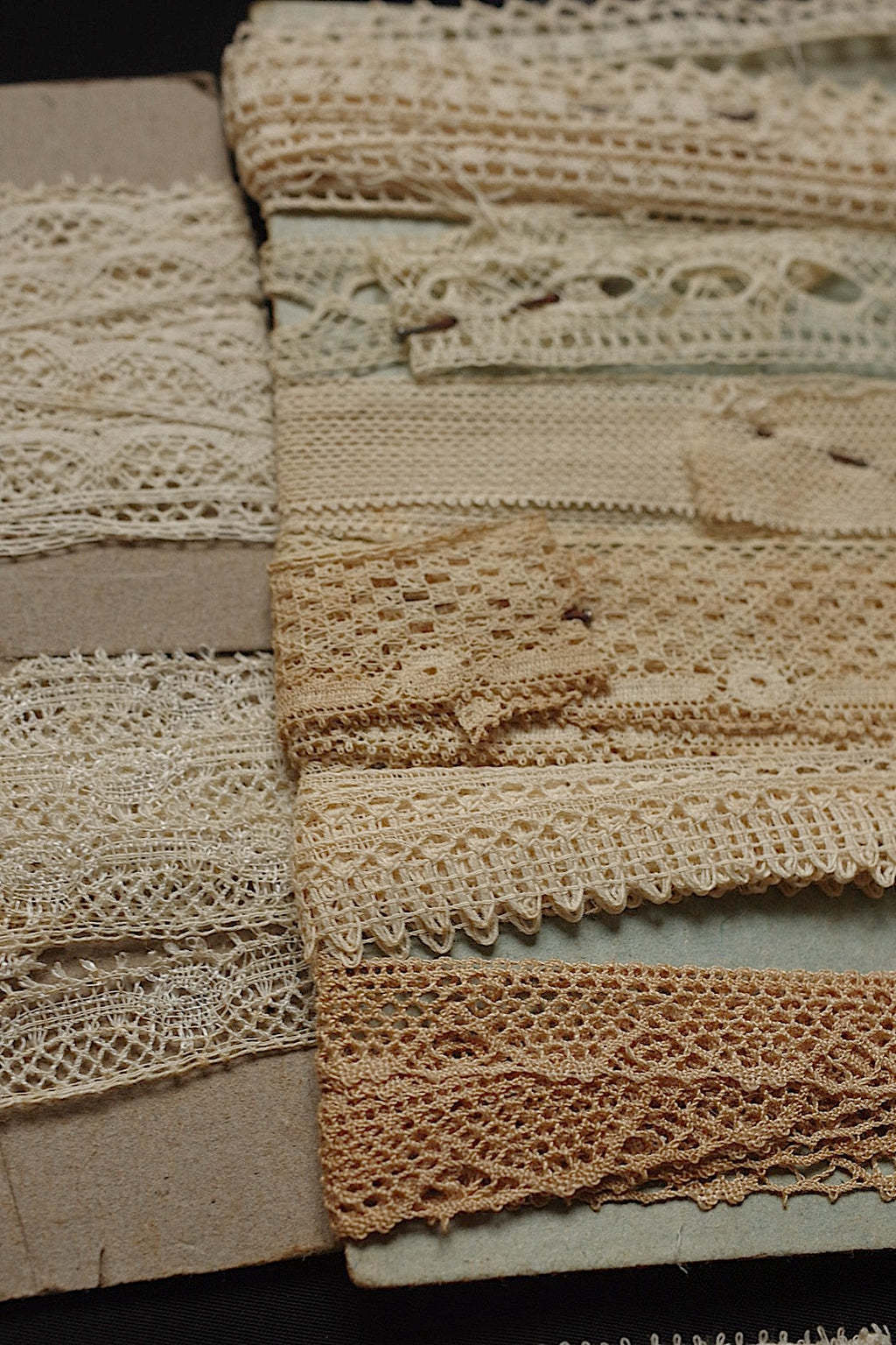 アンティークレース dentelle antique lace  箱入り１６種