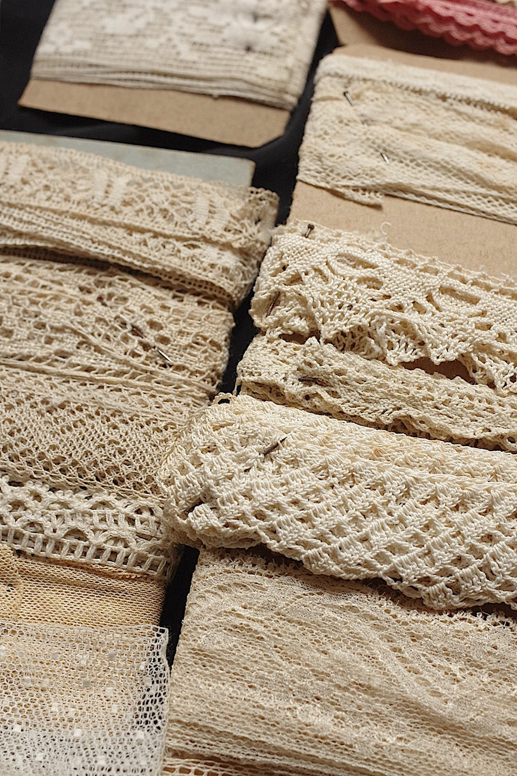 アンティークレース dentelle antique lace  箱入り１６種