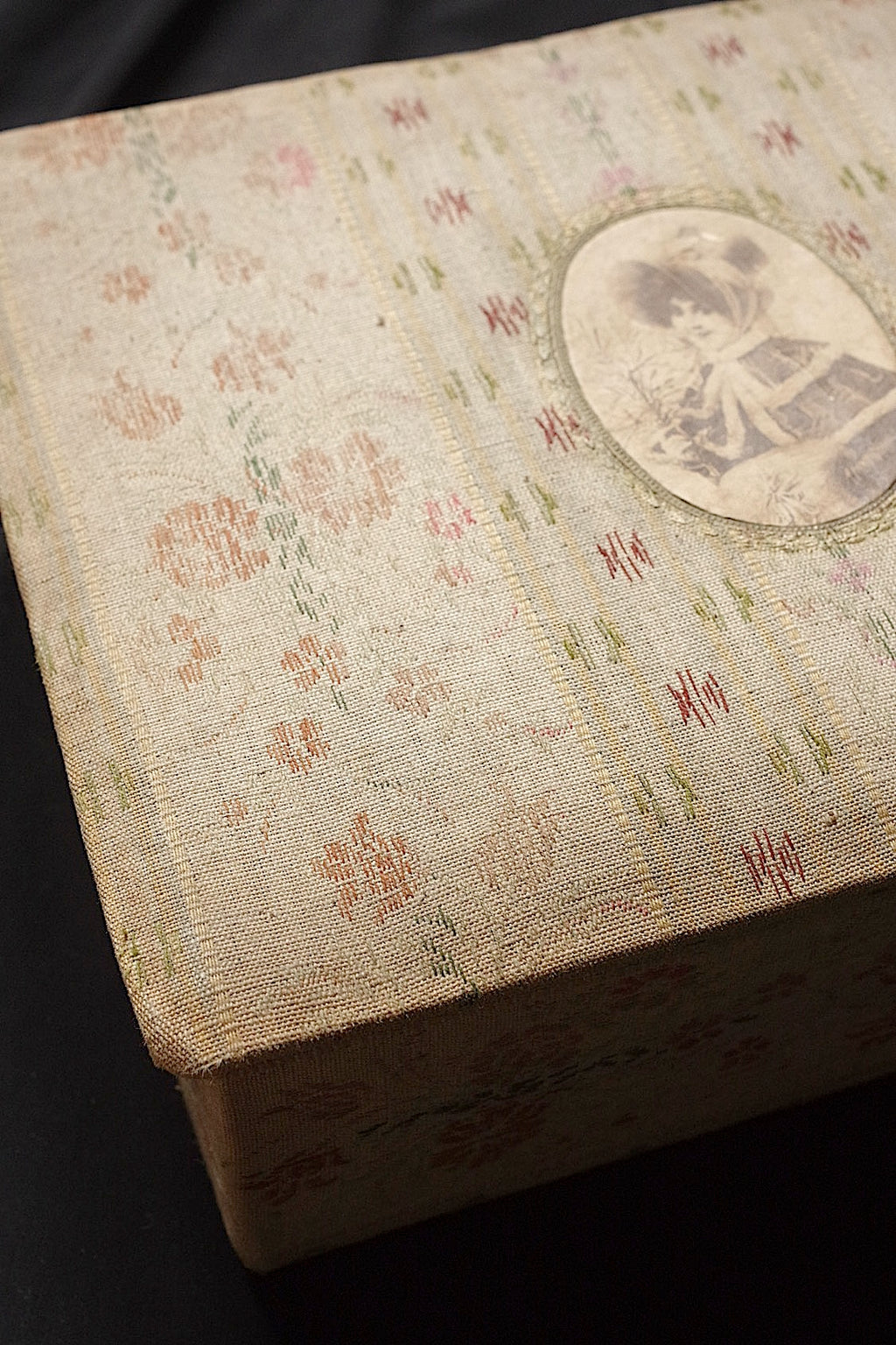 アンティークレース dentelle antique lace  箱入り１６種