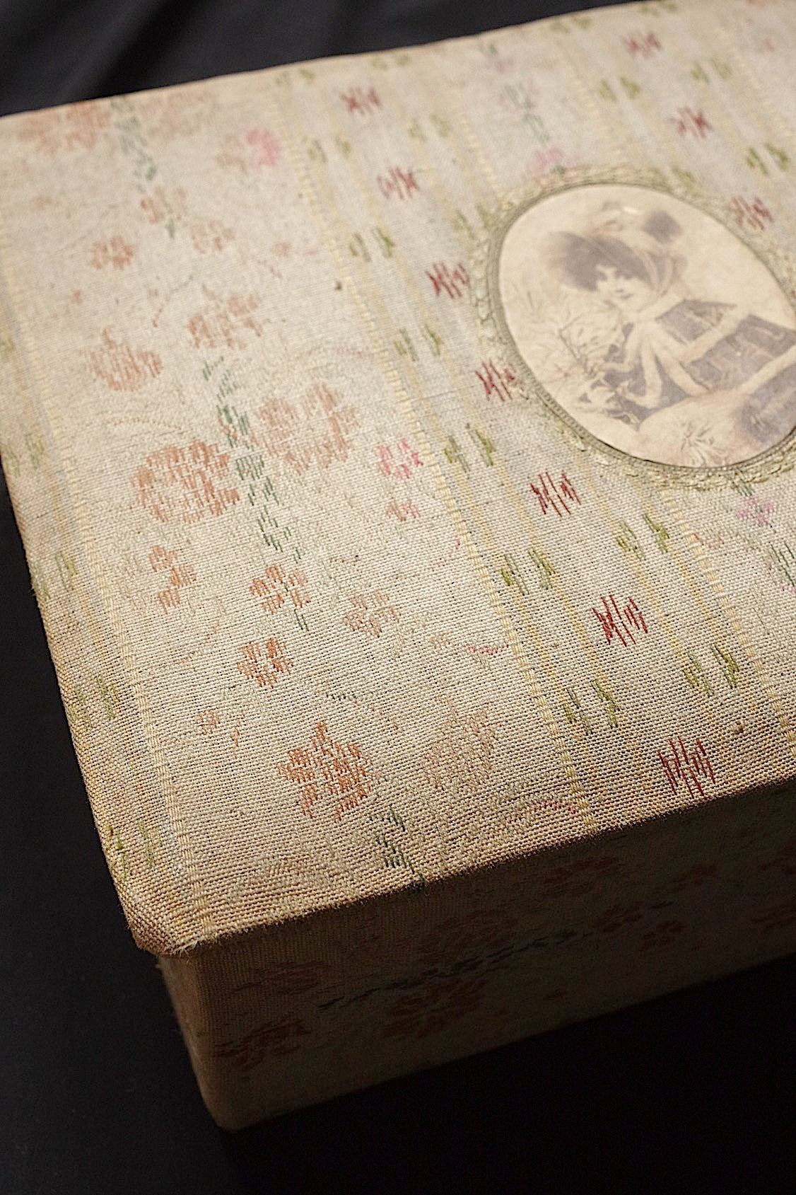 アンティークレース dentelle antique lace  箱入り１６種
