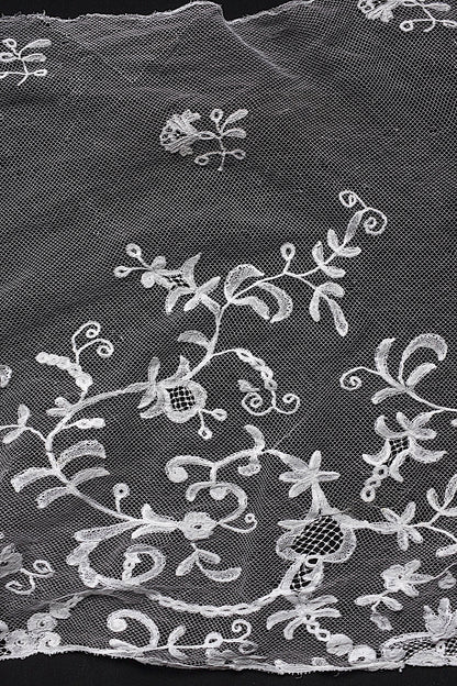 Antique lace dentelle antique lace 130cm