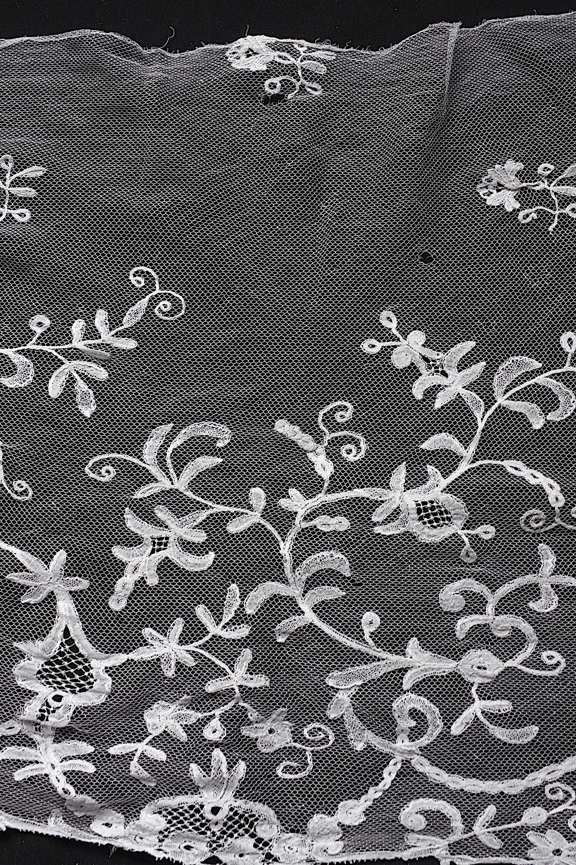 Antique lace dentelle antique lace 130cm